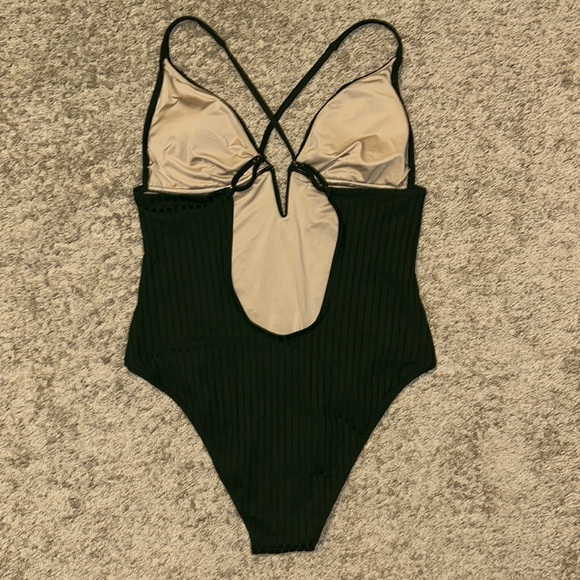 Women'sRibbed Plunge Front V-Wire One
Piece Swimsuit - Shade & Shore - Picture 7 of 10